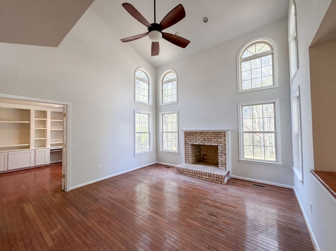 Photo 3 of 31 of 12608 Quarterhorse Dr, Bowie, MD