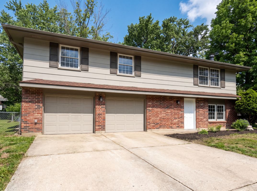 Photo 17 of 20 of 1913 NE Grant Cir, Blue Springs, MO