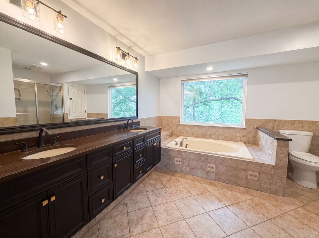 Photo 12 of 31 of 16201 Surfview Ct, Grover, MO