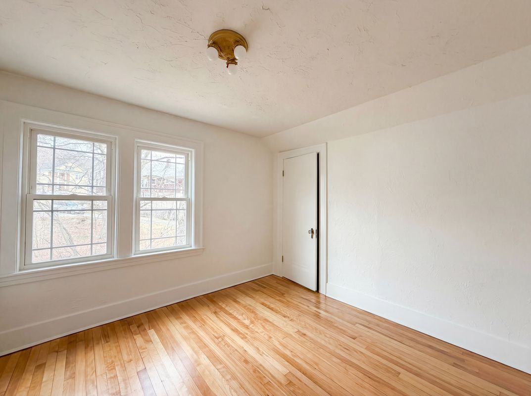 Photo 11 of 21 of 10 Perrot St, Worcester, MA
