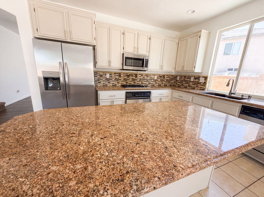 Photo 13 of 28 of 3147 W Lingard St, Lancaster, CA