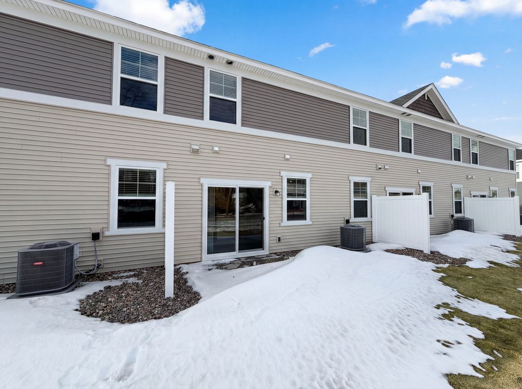 Photo 5 of 22 of 3022 Basswood St, Little Canada, MN