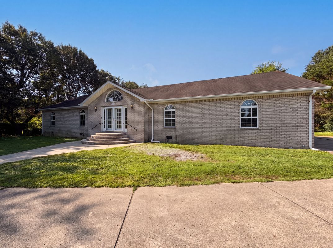 Photo 23 of 27 of 807 W Thompson Ln, Murfreesboro, TN