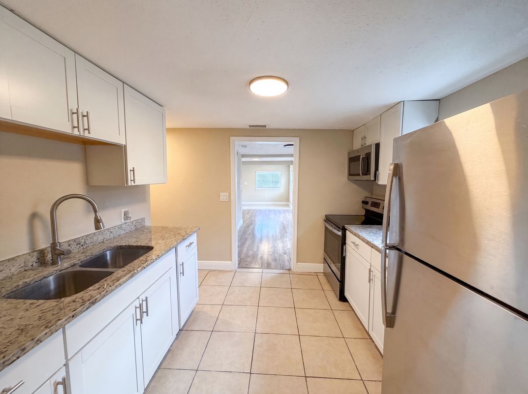 Photo 8 of 23 of 1506 W 16th St, Sanford, FL