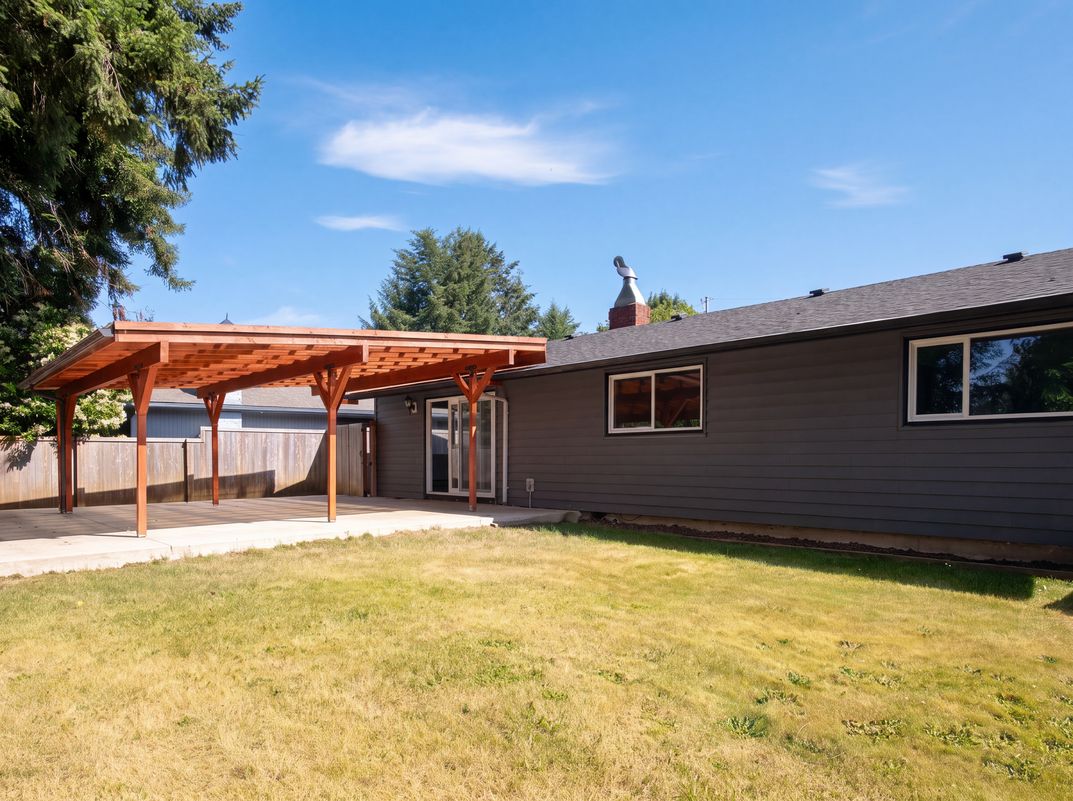 Photo 5 of 24 of 3010 Country Club Dr, Reedsport, OR