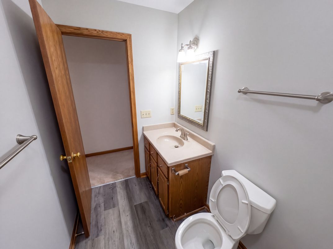 Photo 17 of 28 of 1100 Prescot Ave NW, Massillon, OH