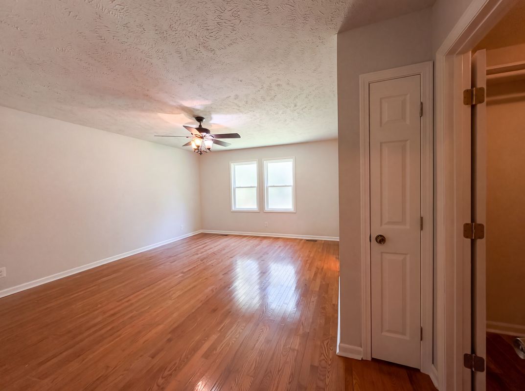 Photo 16 of 19 of 4060 Rosehill Rd, Fayetteville, NC