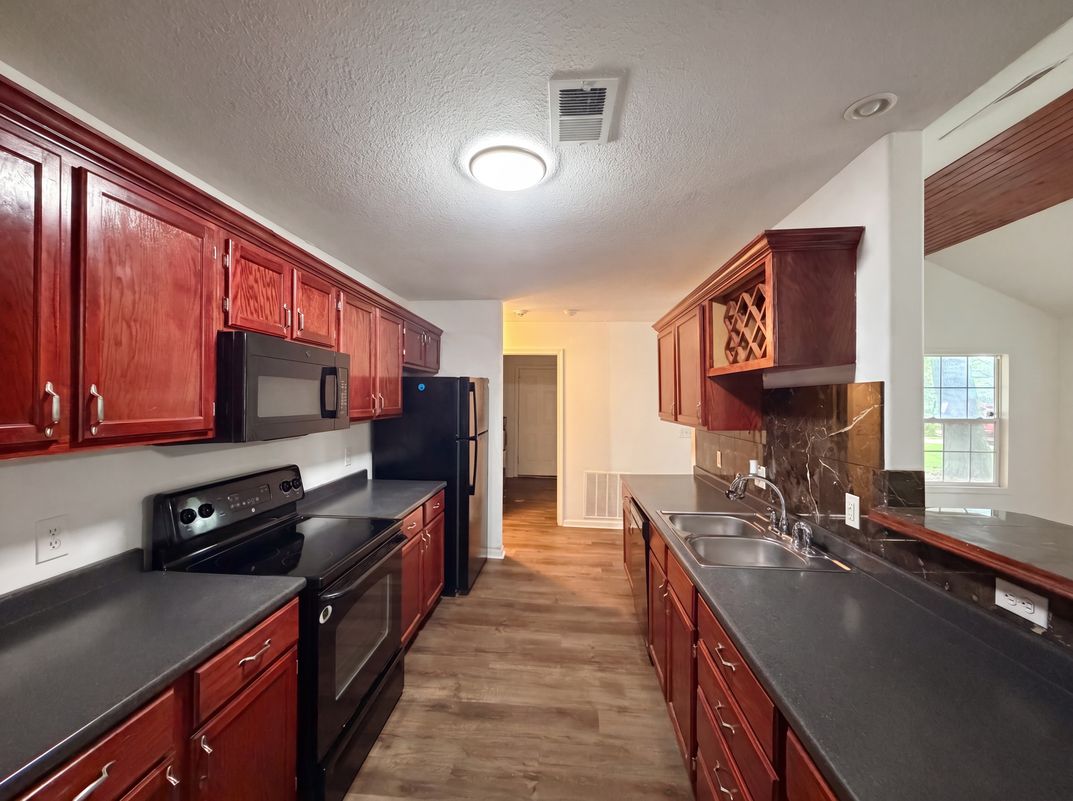 Photo 2 of 17 of 905 S Butler Ter, Harrisonville, MO