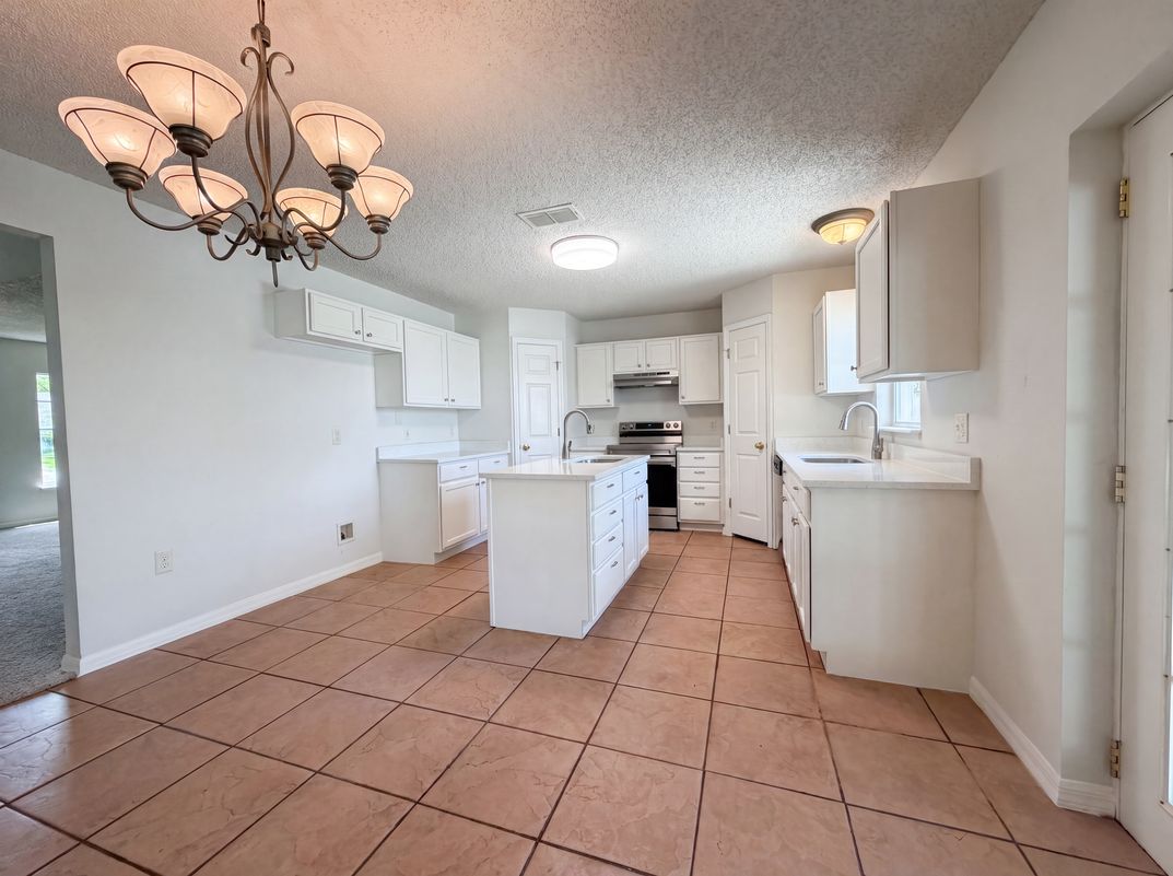 Photo 3 of 26 of 2158 Willesdon Dr W, Jacksonville, FL