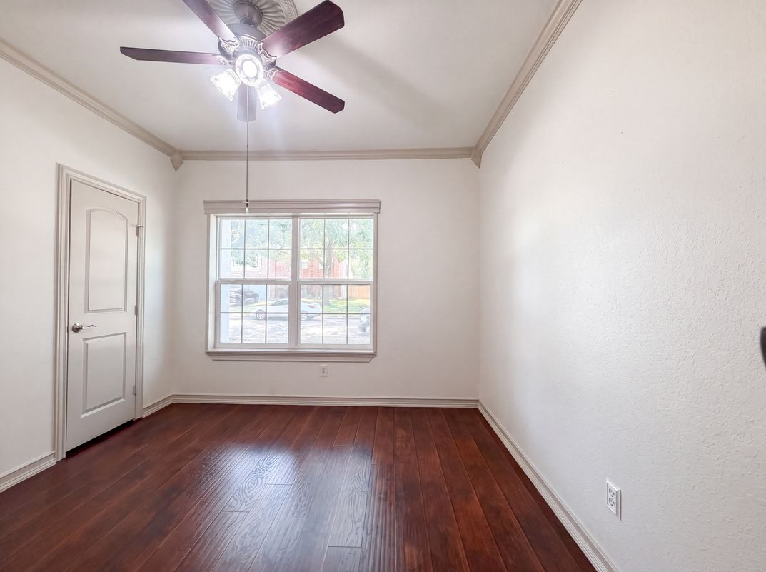 Photo 4 of 22 of 6315 Meadow Glen Dr, Arlington, TX