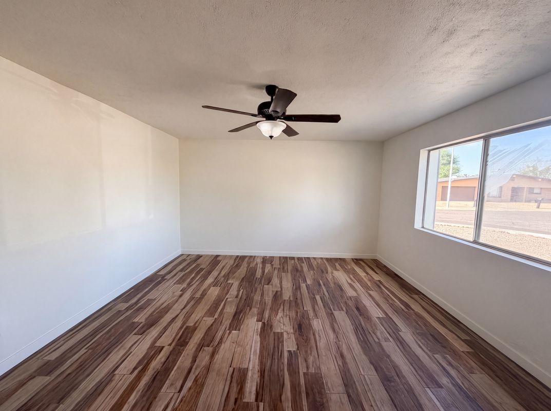 Photo 8 of 28 of 10215 N 36th Ave, Phoenix, AZ