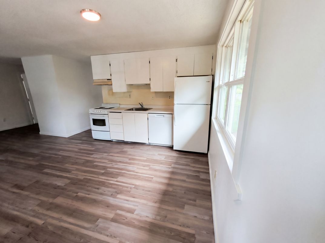 Property photo 2 of 494 Inlet Ave NW