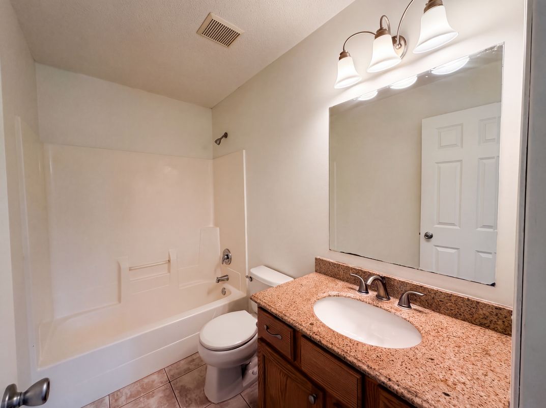 Photo 11 of 20 of 7476 Hampton Ln, Shakopee, MN