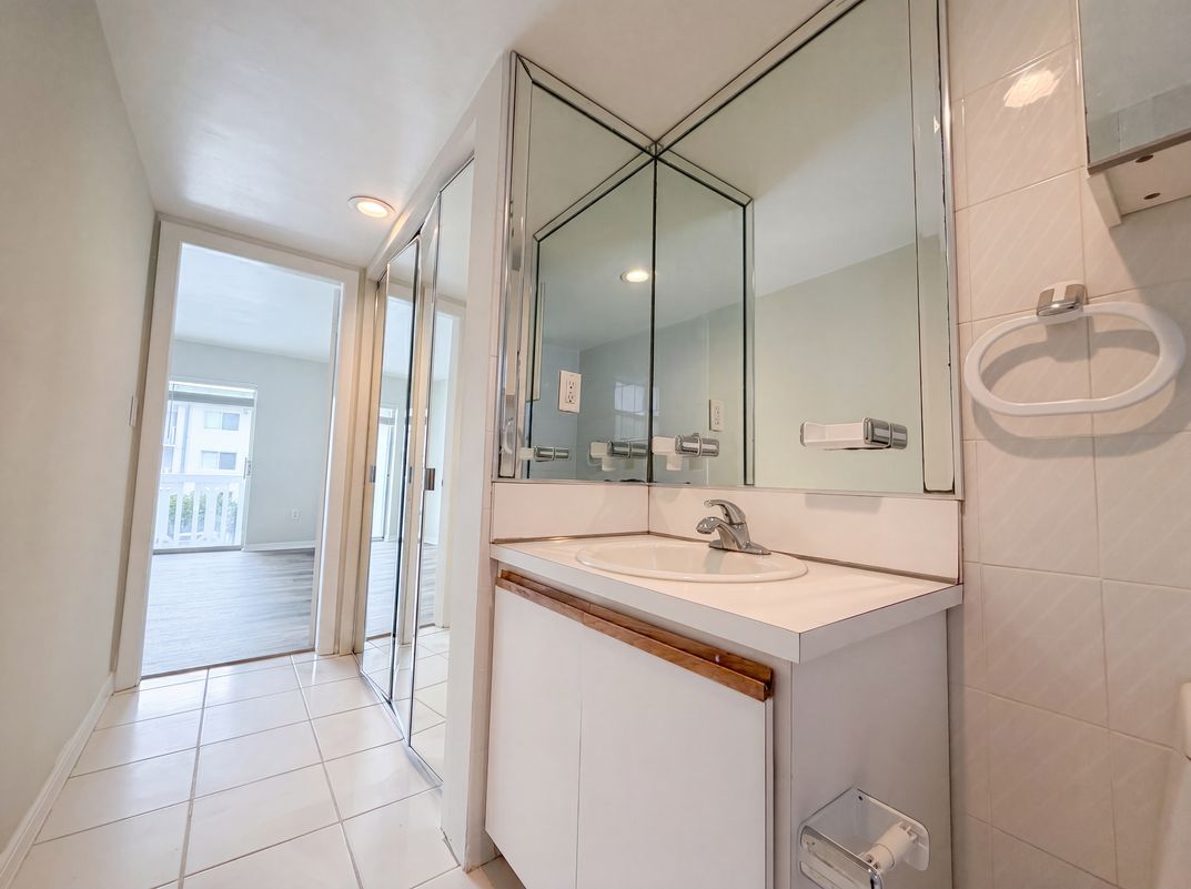 Photo 11 of 17 of 200 Galen Dr, Key Biscayne, FL