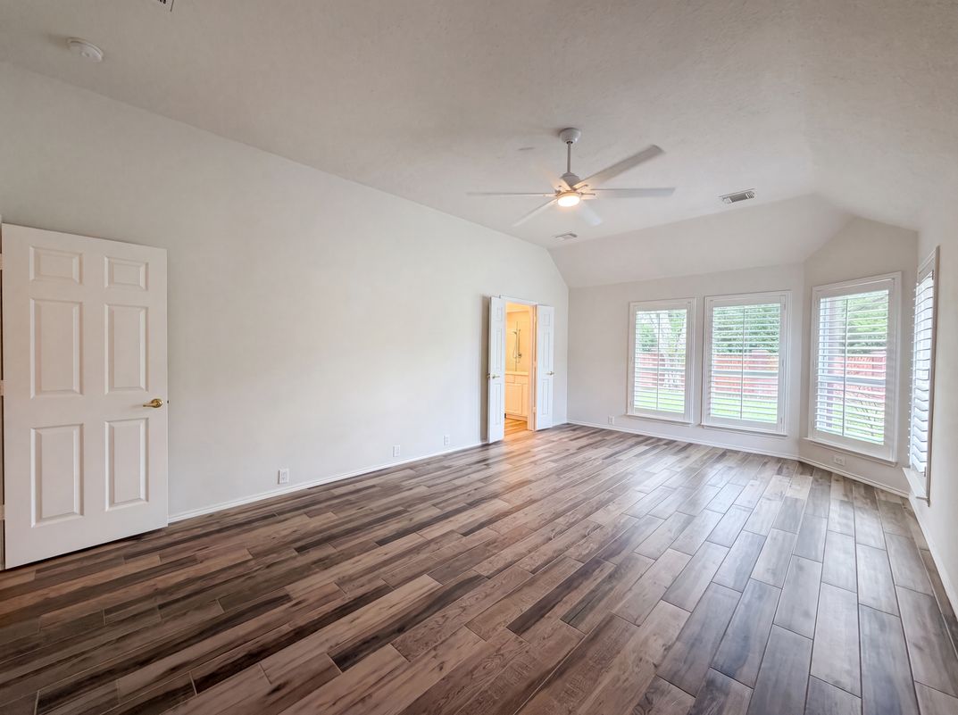 Photo 13 of 24 of 11502 Havard Oaks Dr, Houston, TX