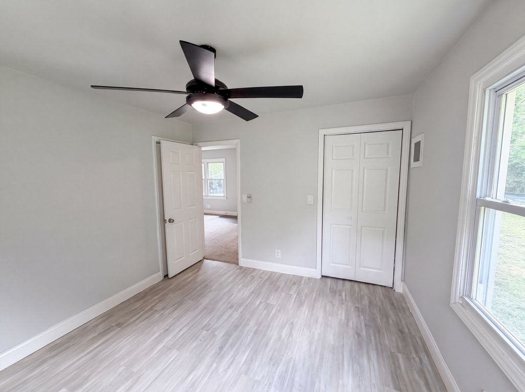 Photo 11 of 20 of 704 Morningside Dr, Mount Holly, NC