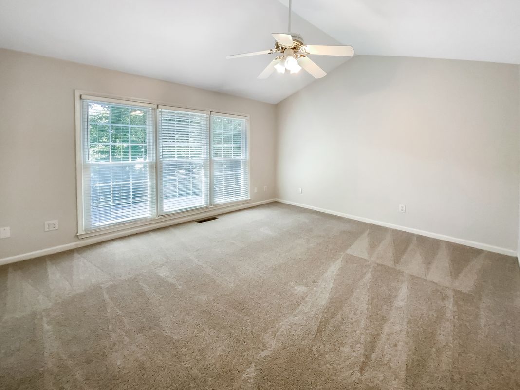 Photo 3 of 24 of 8806 Glenside St, Huntersville, NC