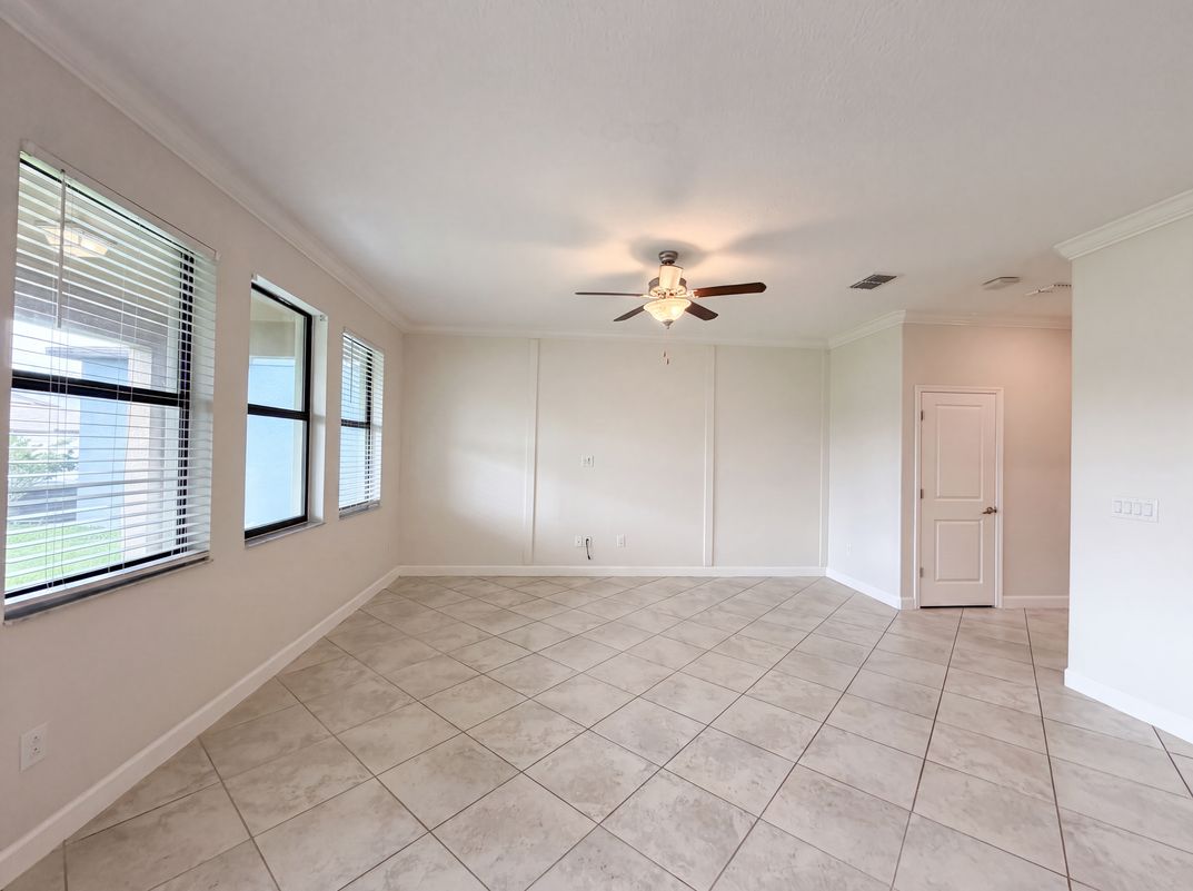 Photo 8 of 36 of 9709 Ivory Dr, Sun City Center, FL