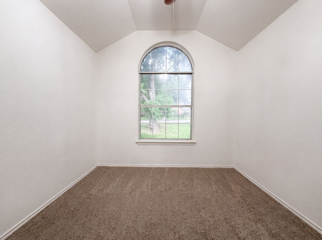 Photo 9 of 16 of 129 Meadowbrook Dr, Temple, TX