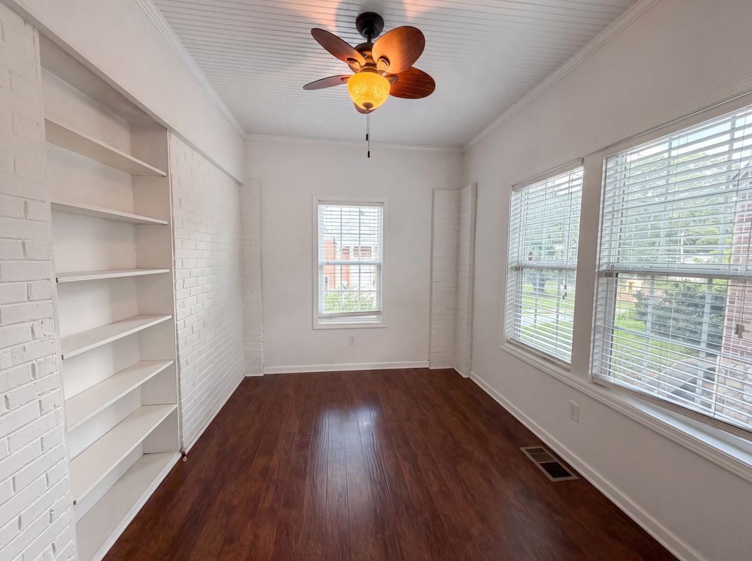 Photo 8 of 21 of 1773 Sylvan Rd SW, Atlanta, GA