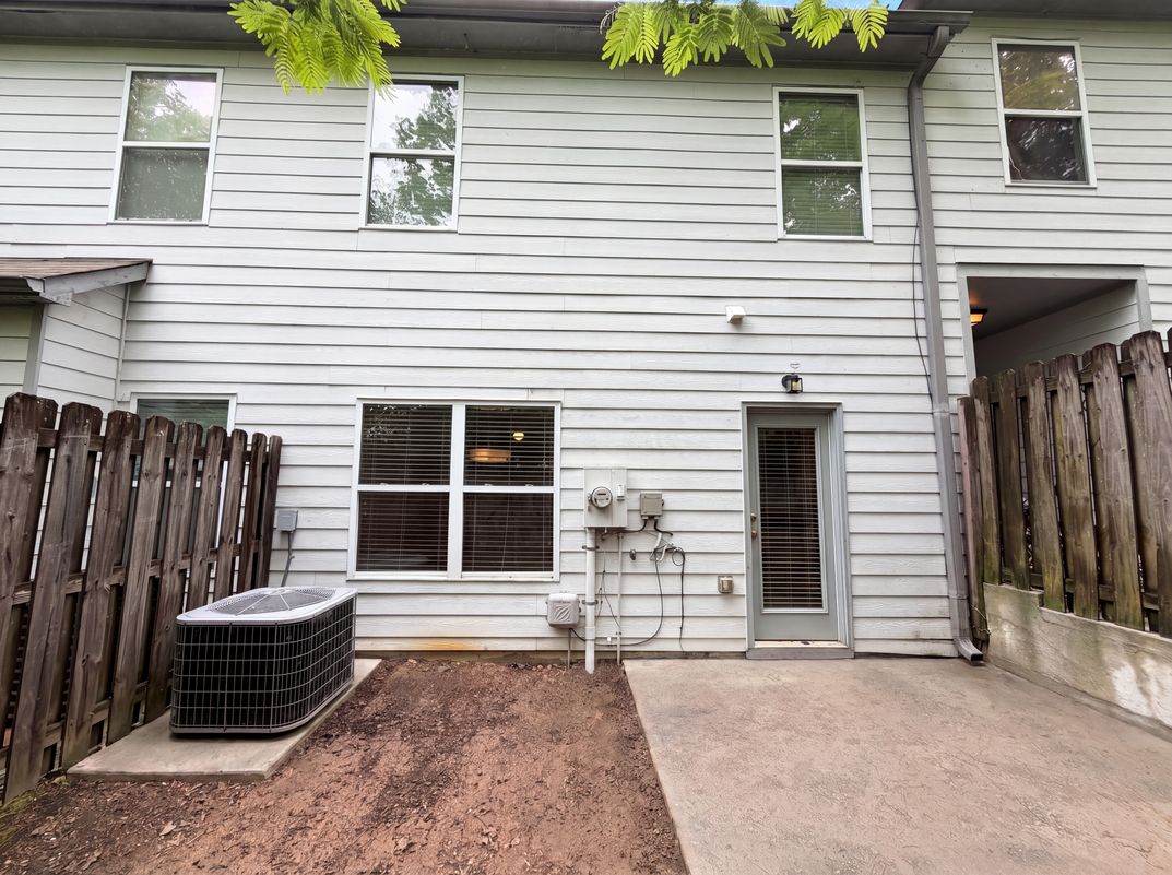 Photo 5 of 32 of 471 Tufton Trl SE, Atlanta, GA