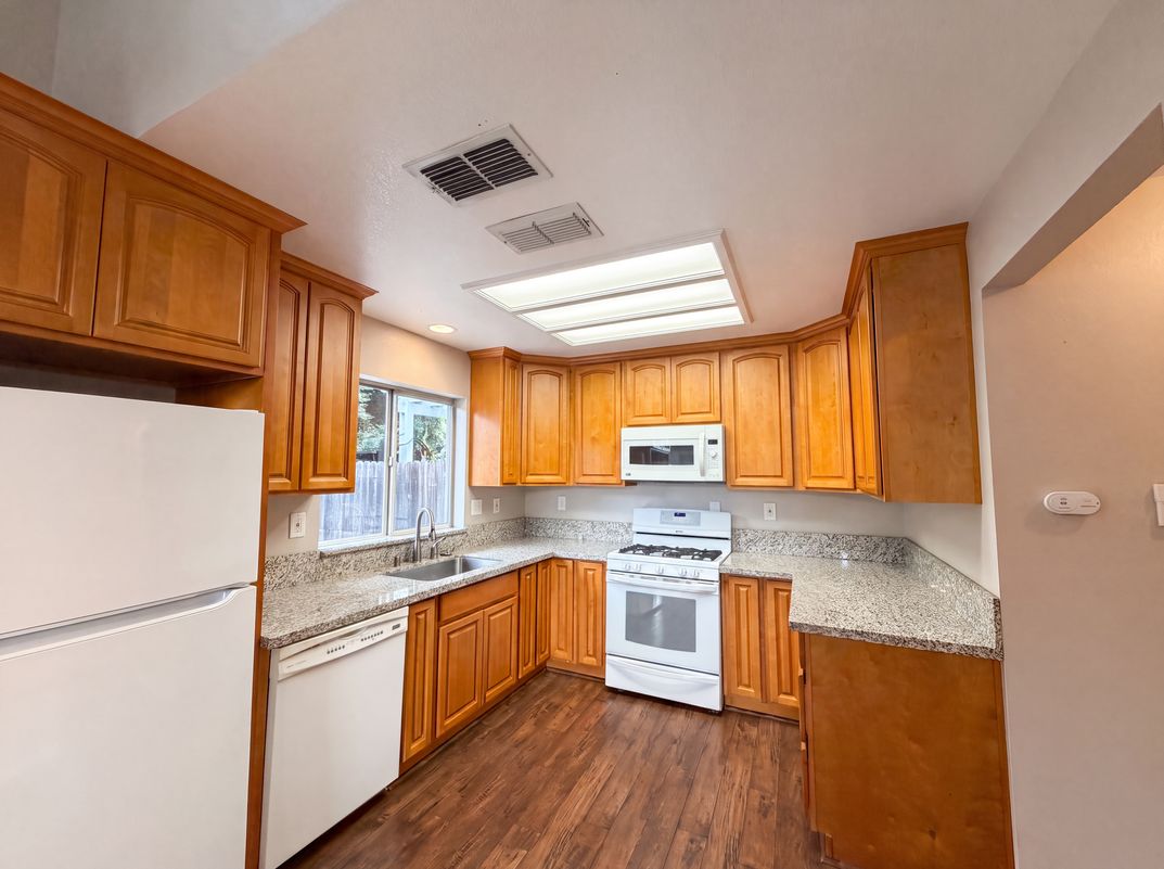 Photo 6 of 38 of 6310 Laguna Mirage Ln, Elk Grove, CA