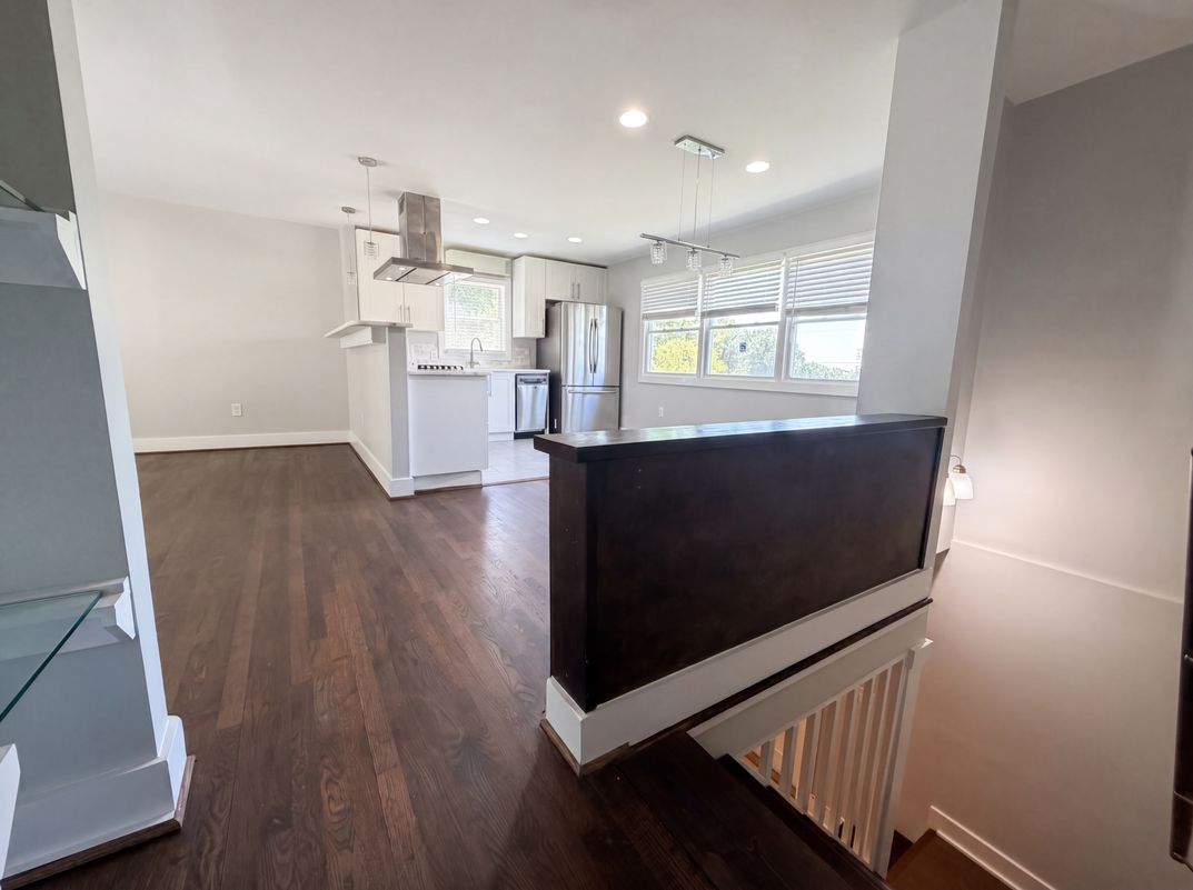 Photo 7 of 24 of 6515 Carriage Dr, Alexandria, VA