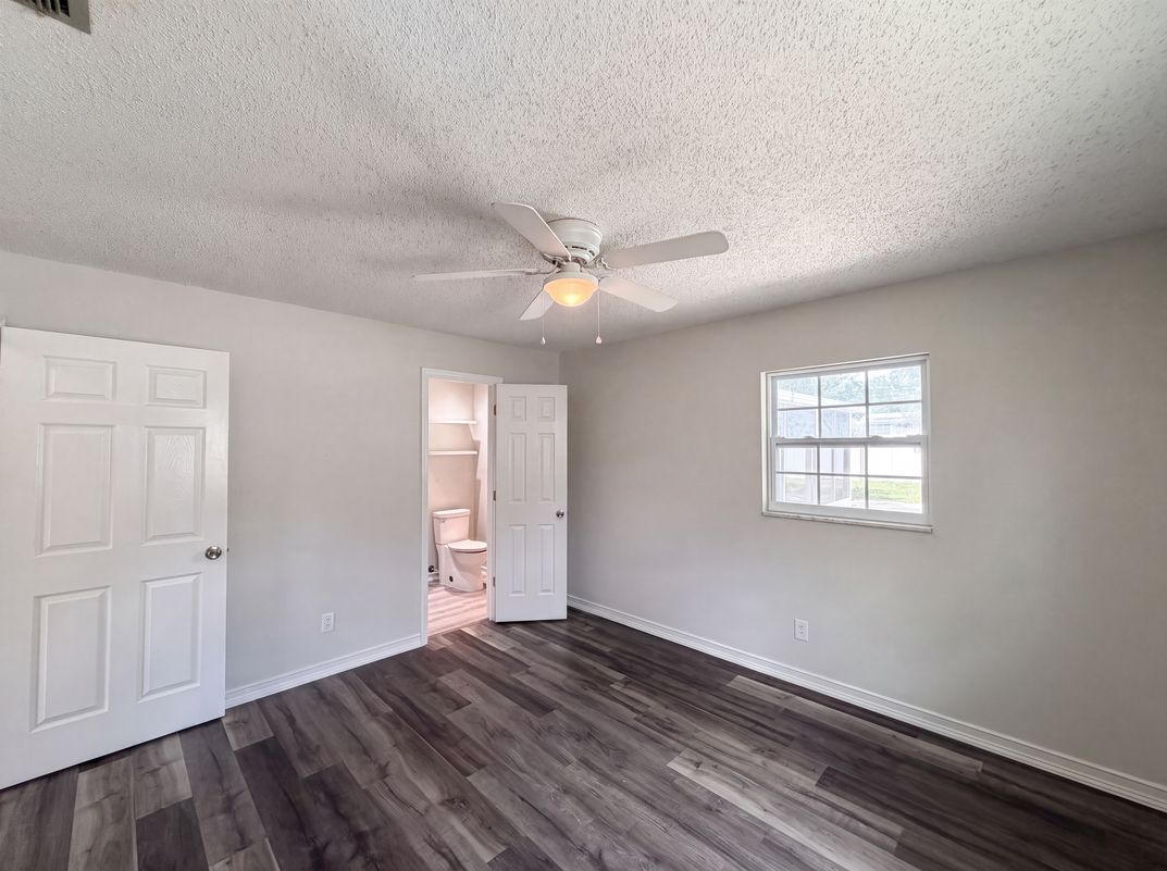Photo 10 of 18 of 1823 Lori Ln W, Lakeland, FL