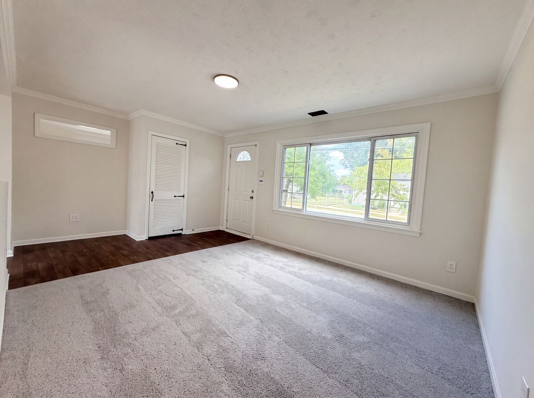 Photo 6 of 16 of 26375 Normandy St, Roseville, MI