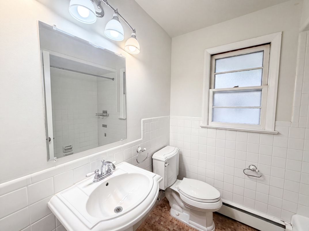 Photo 13 of 23 of 35 Dapp Ct, Elmwood Park, NJ