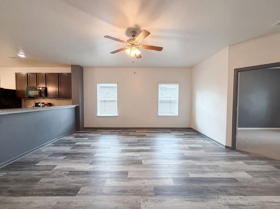 Photo 3 of 22 of 18664 Legend Oaks Dr, Magnolia, TX