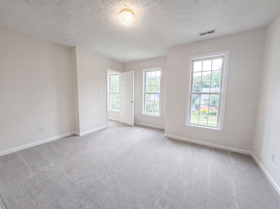 Photo 9 of 18 of 3358 Neptune Dr, Raleigh, NC