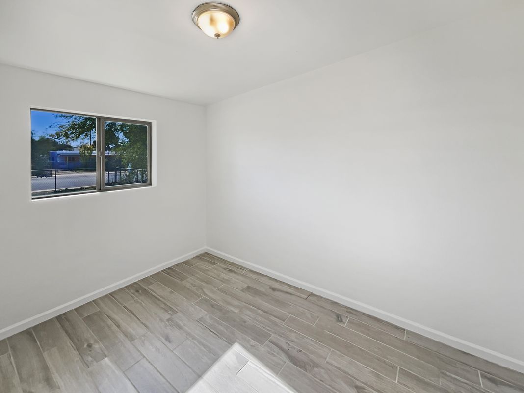Photo 11 of 17 of 802 W Tipton Dr, Tucson, AZ