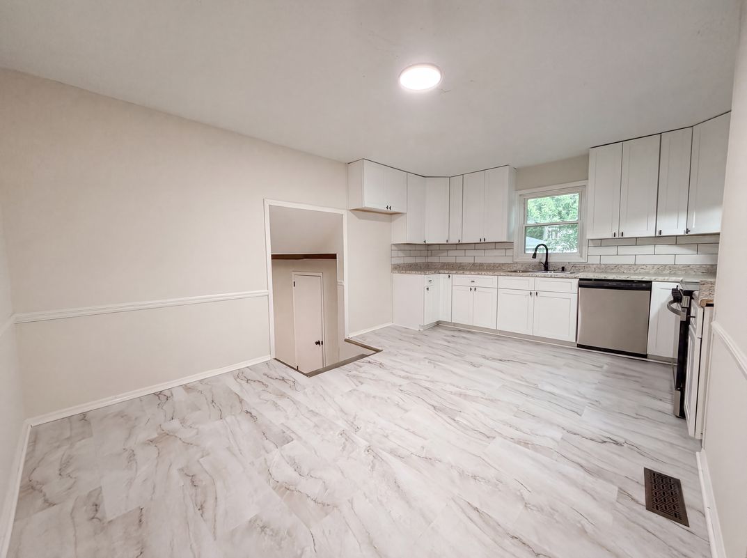 Photo 13 of 20 of 1007 Normandale Dr, Bessemer, AL