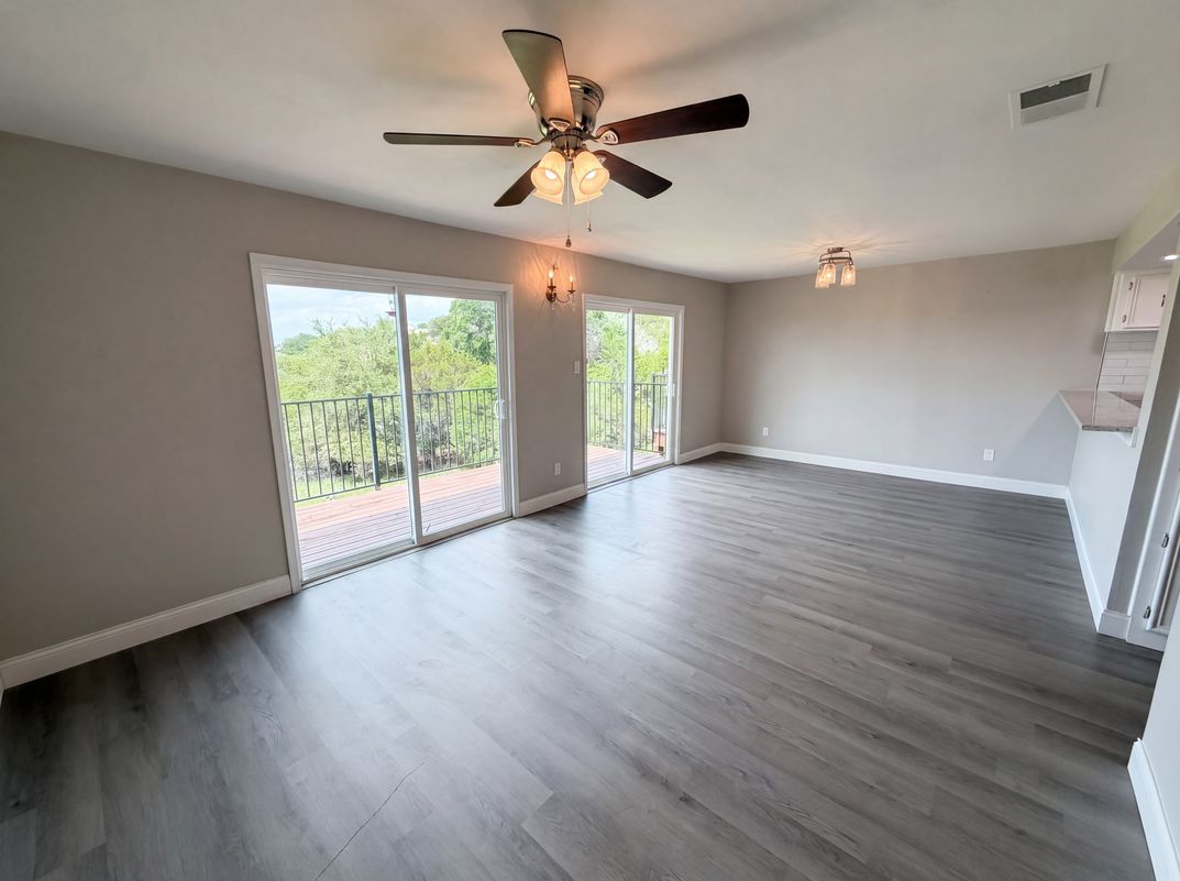 Photo 9 of 18 of 3216 Poe Cv, Lago Vista, TX