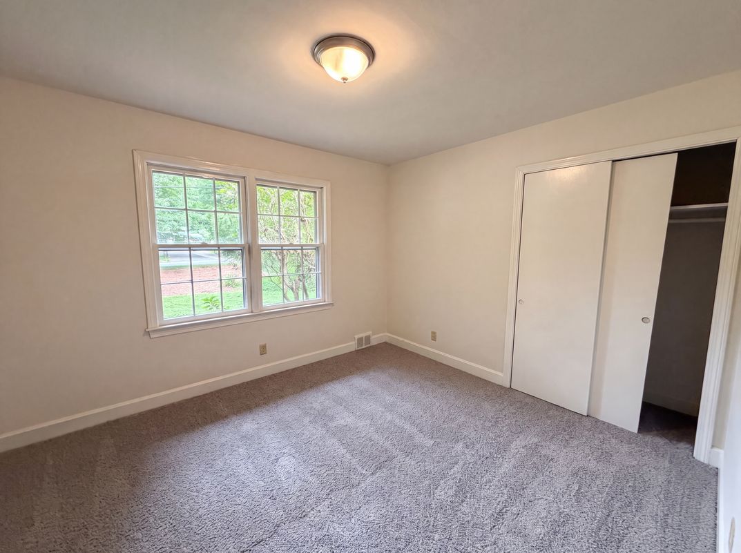 Photo 7 of 17 of 5148 Clearview Dr, Winston Salem, NC