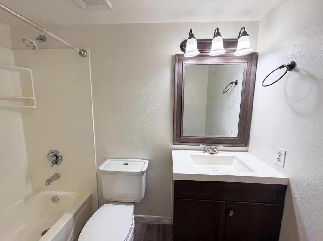 Photo 9 of 17 of 8446 N 34th Dr, Phoenix, AZ