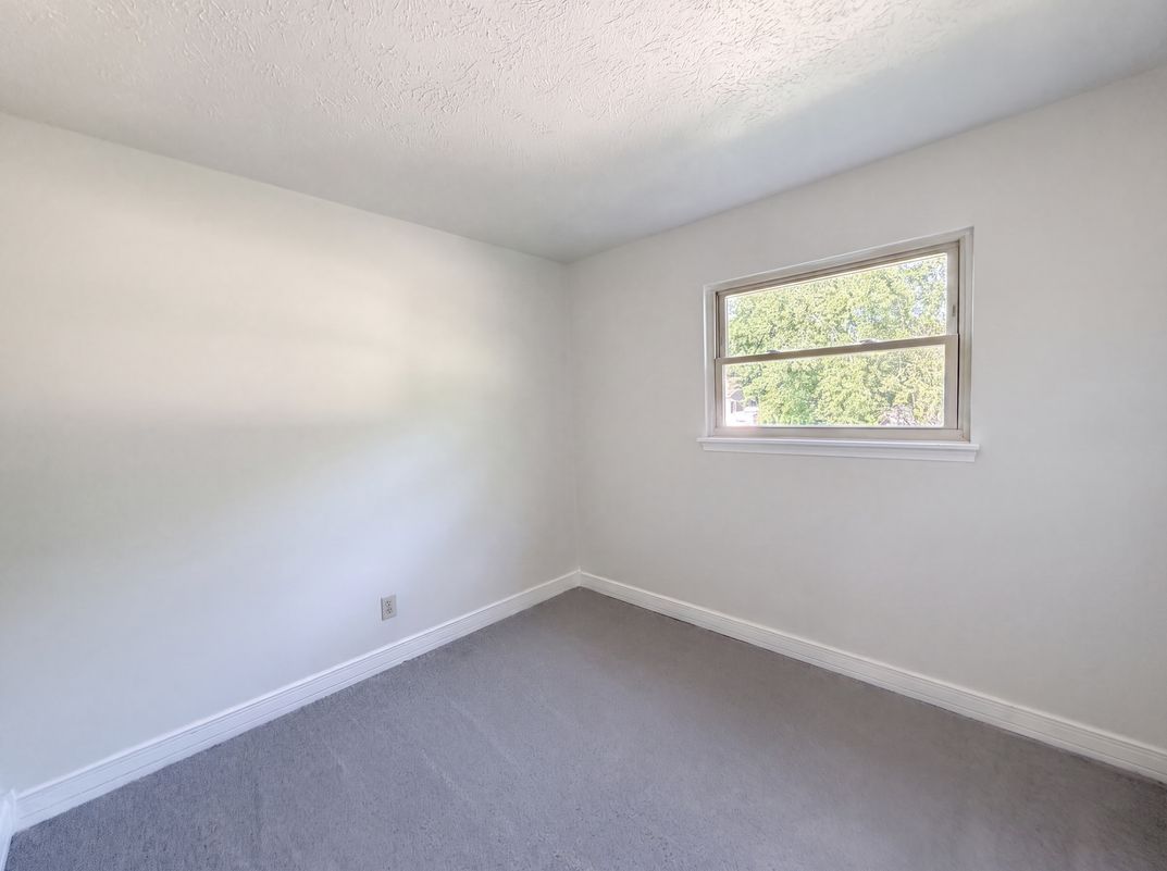 Photo 11 of 20 of 7533 Ardwell Dr, Indianapolis, IN