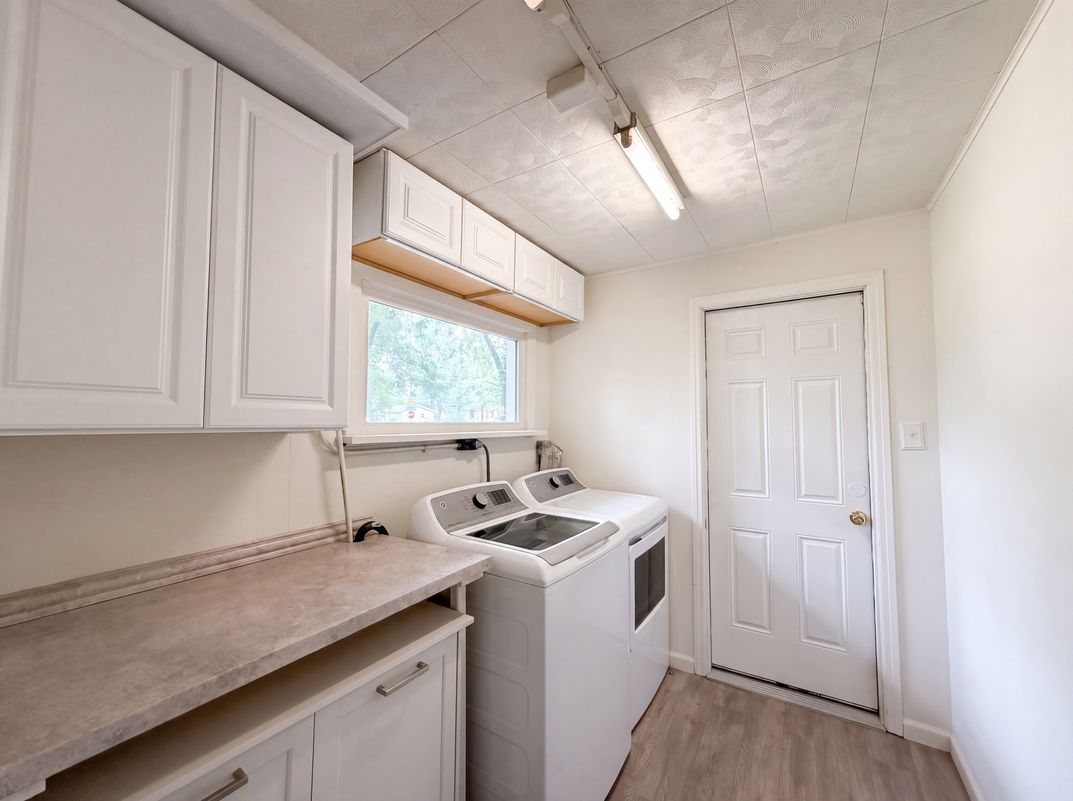Photo 13 of 21 of 925 Woodcrest Ln, Hazelwood, MO