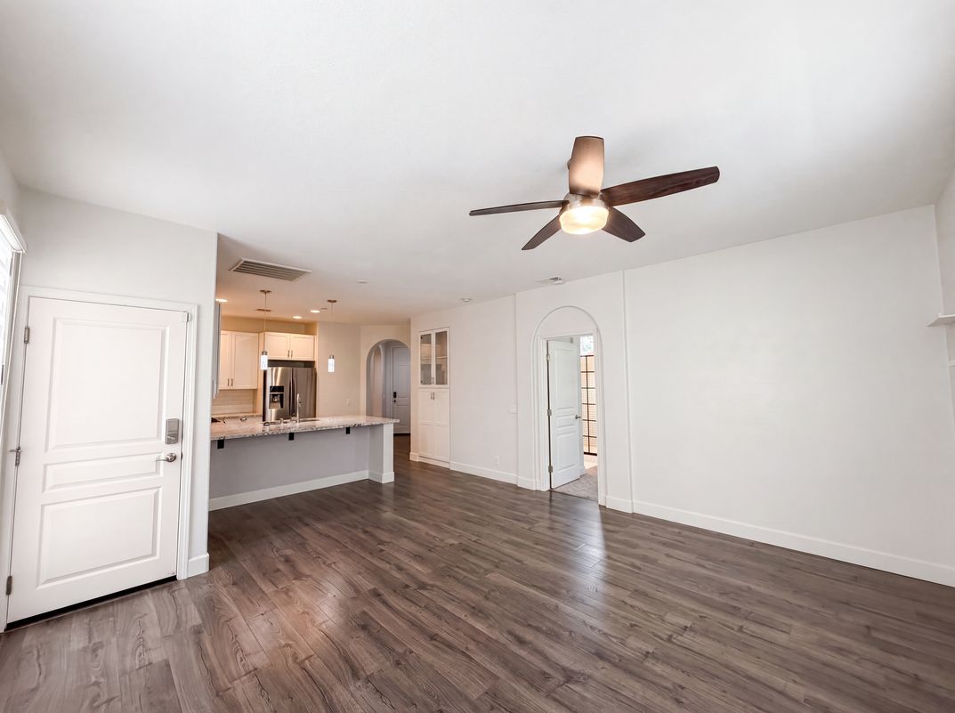 Photo 8 of 28 of 4920 Ocean Ln, Elk Grove, CA