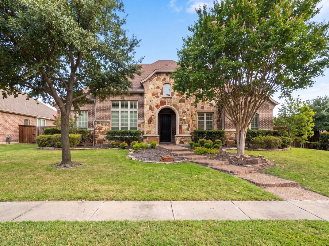 Photo 4 of 56 of 2800 Seven Shields Ln, Lewisville, TX