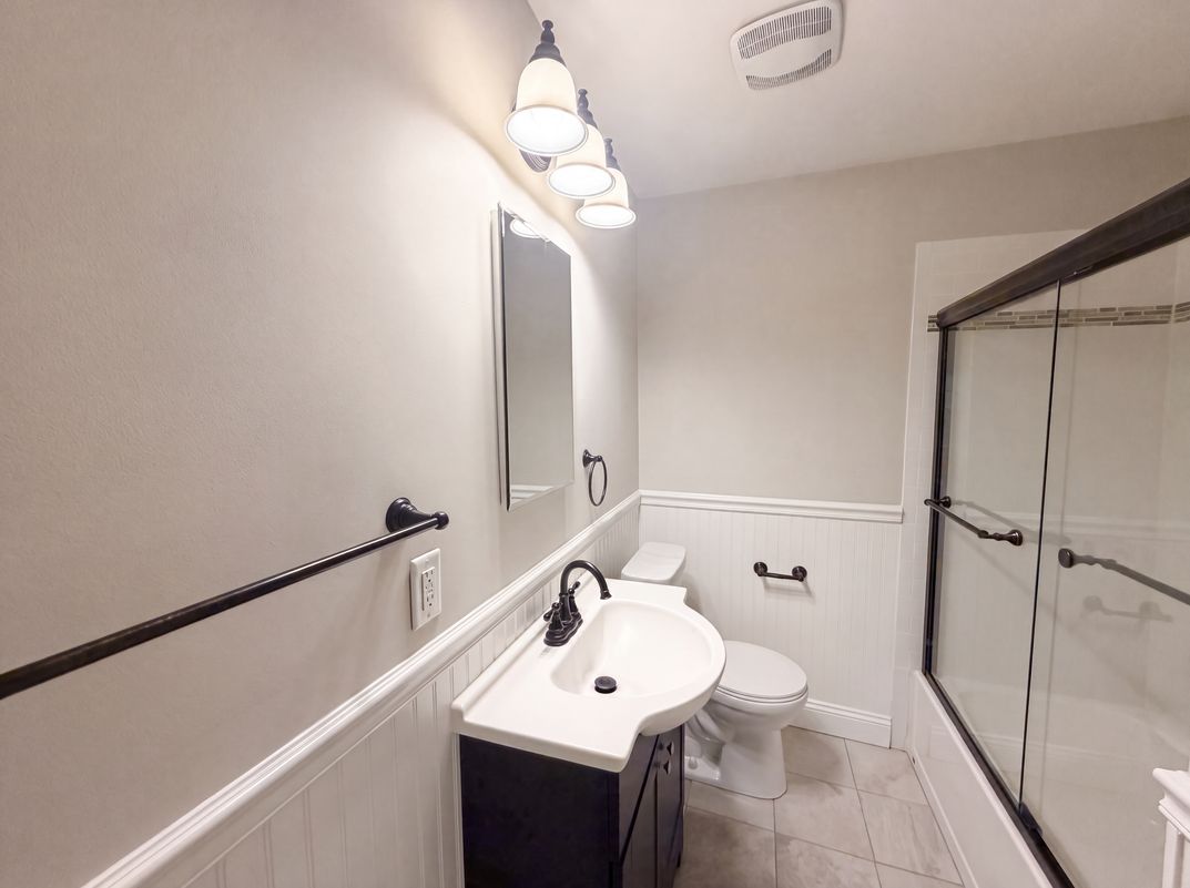 Photo 10 of 17 of 1712 N Roxboro St, Durham, NC