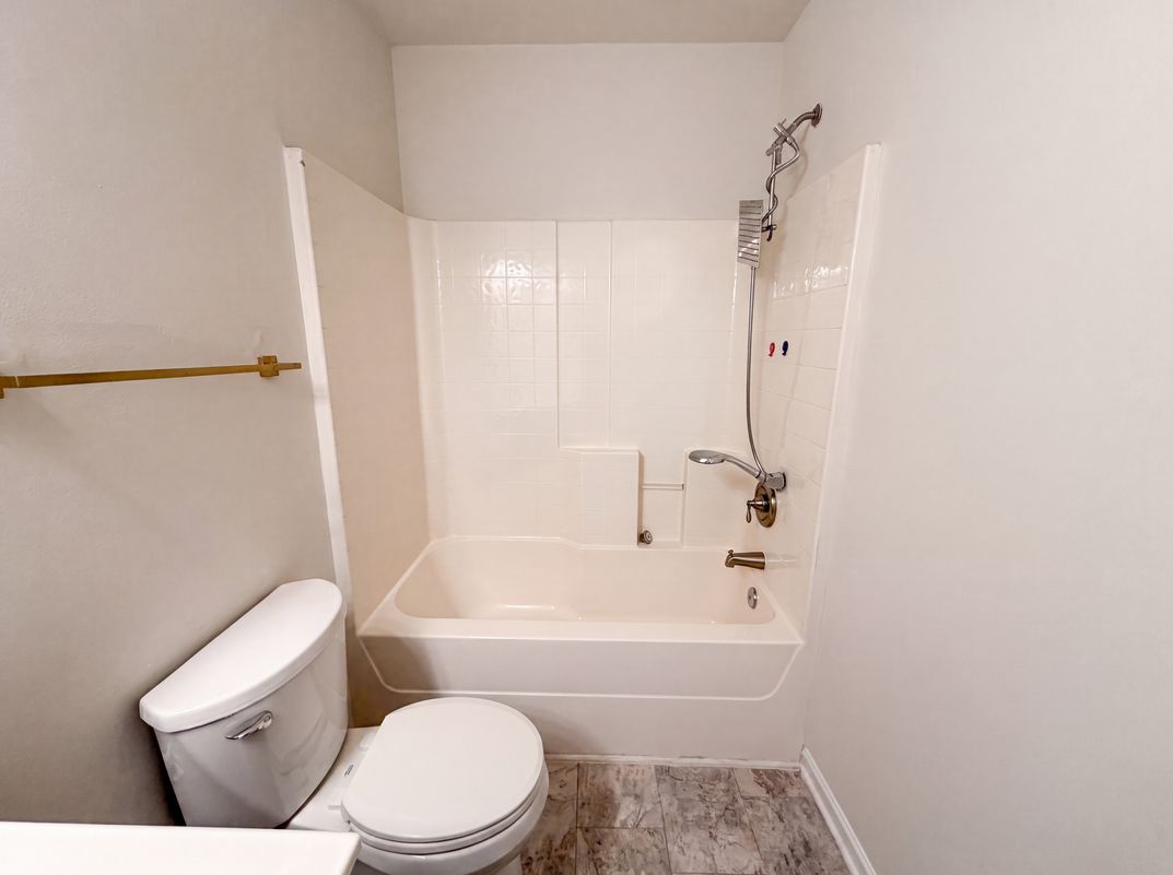Photo 12 of 17 of 10933 Pointer Ridge Dr, Charlotte, NC