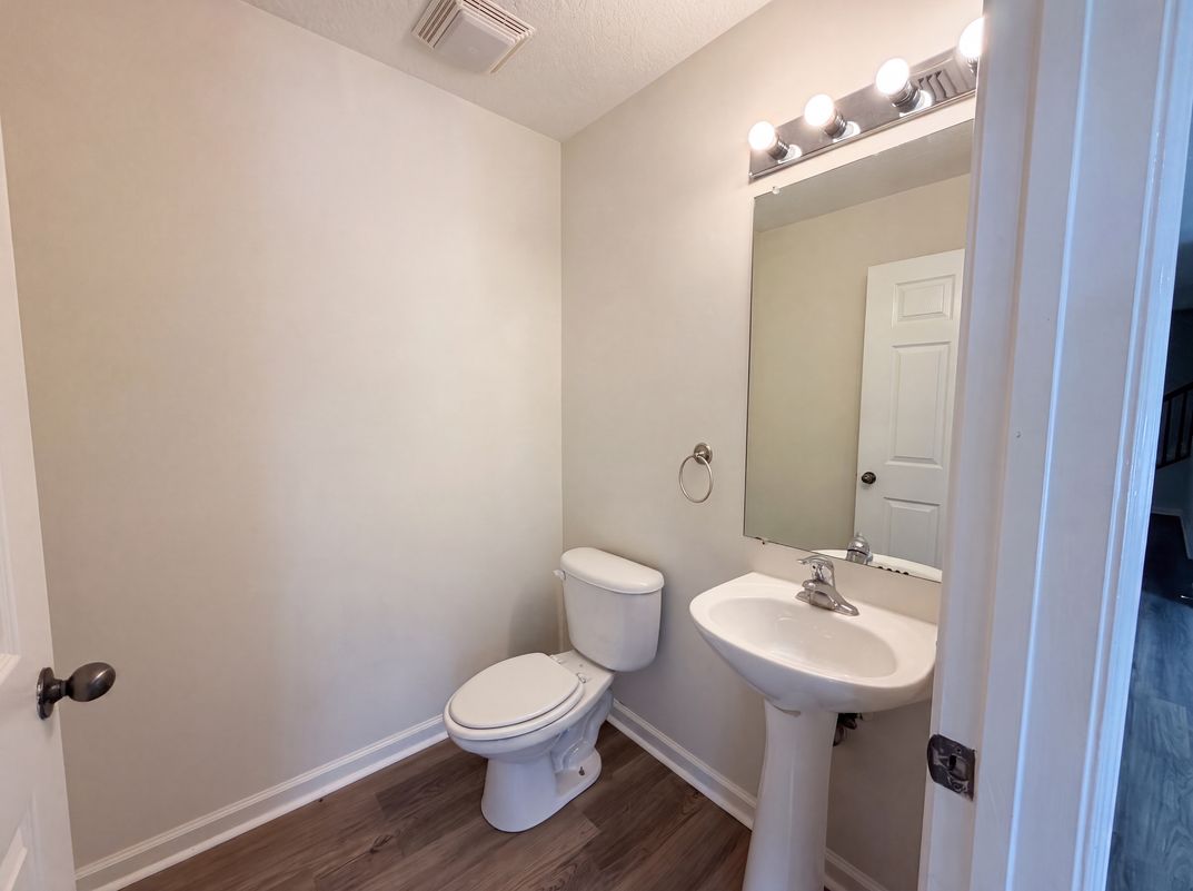 Photo 11 of 22 of 8550 Argyle Business Loop, Jacksonville, FL