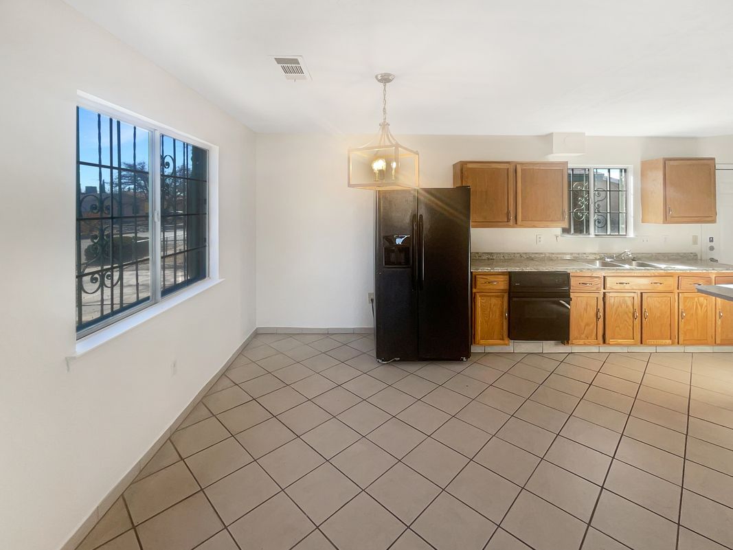 Photo 7 of 17 of 1333 Lucretia St SW, Albuquerque, NM