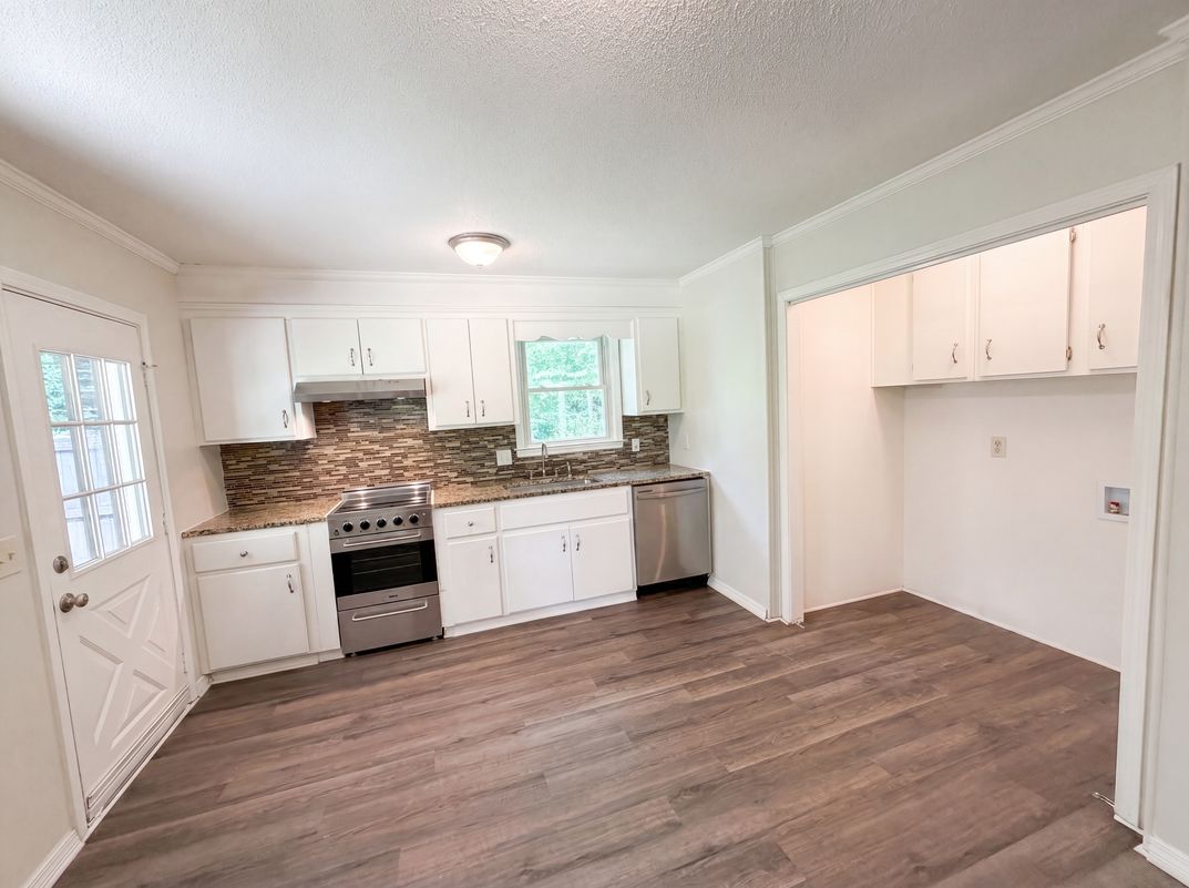 Photo 7 of 23 of 1328 Baffin Bay Rd, Columbia, SC