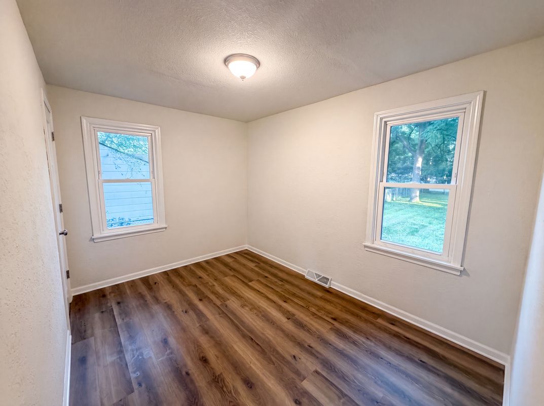 Photo 4 of 25 of 2084 Hillview Rd, Mounds View, MN