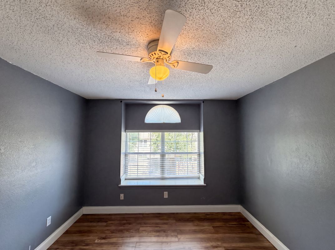 Photo 13 of 20 of 6604 N Chesterfield Dr, Fort Worth, TX