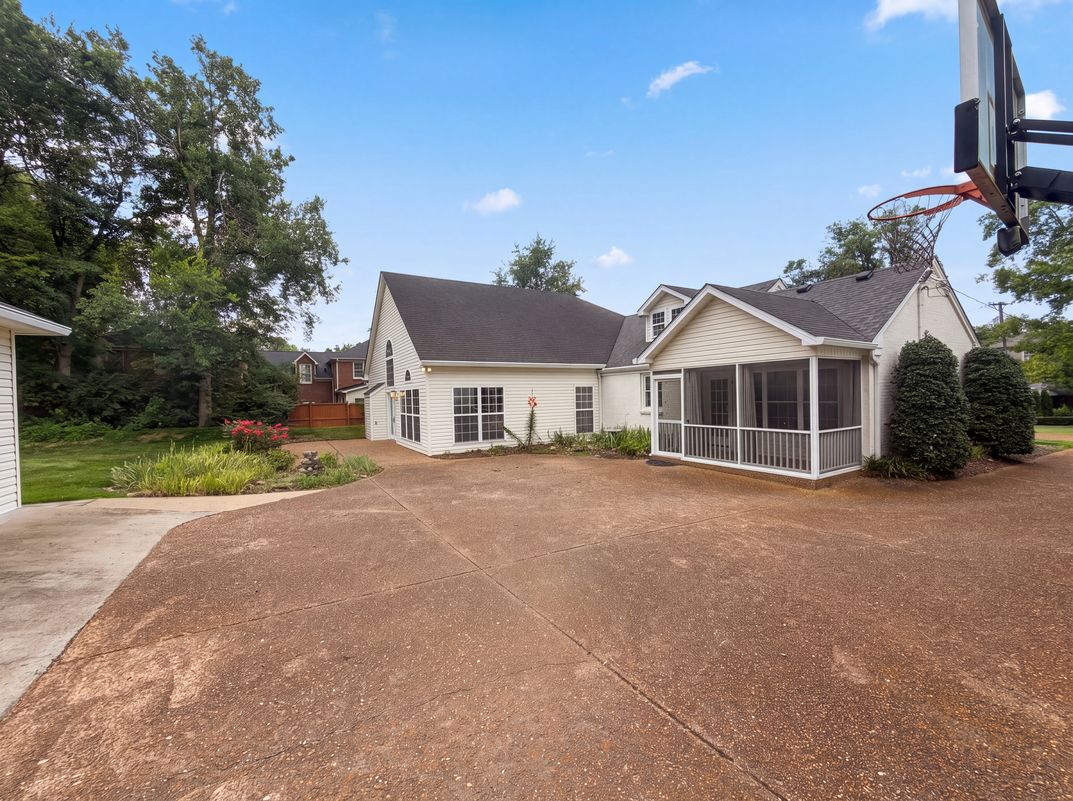 Photo 21 of 23 of 608 Estes Rd, Nashville, TN