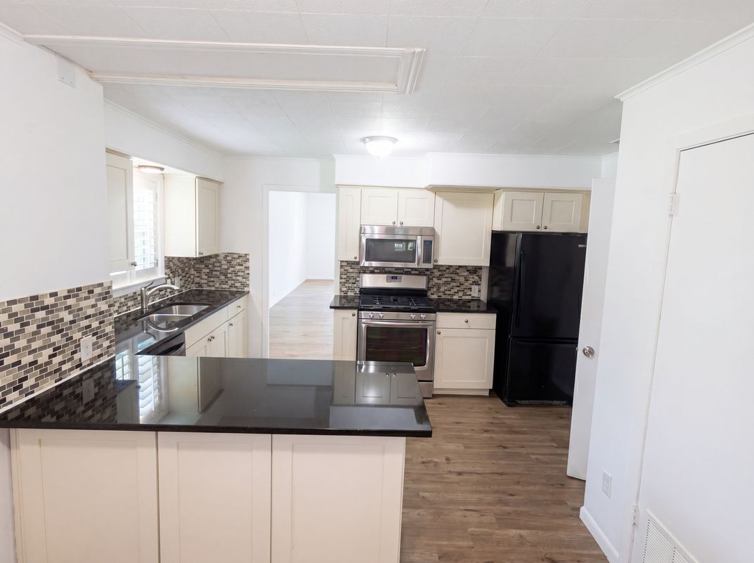 Photo 2 of 20 of 421 N 3rd St, Jacksboro, TX